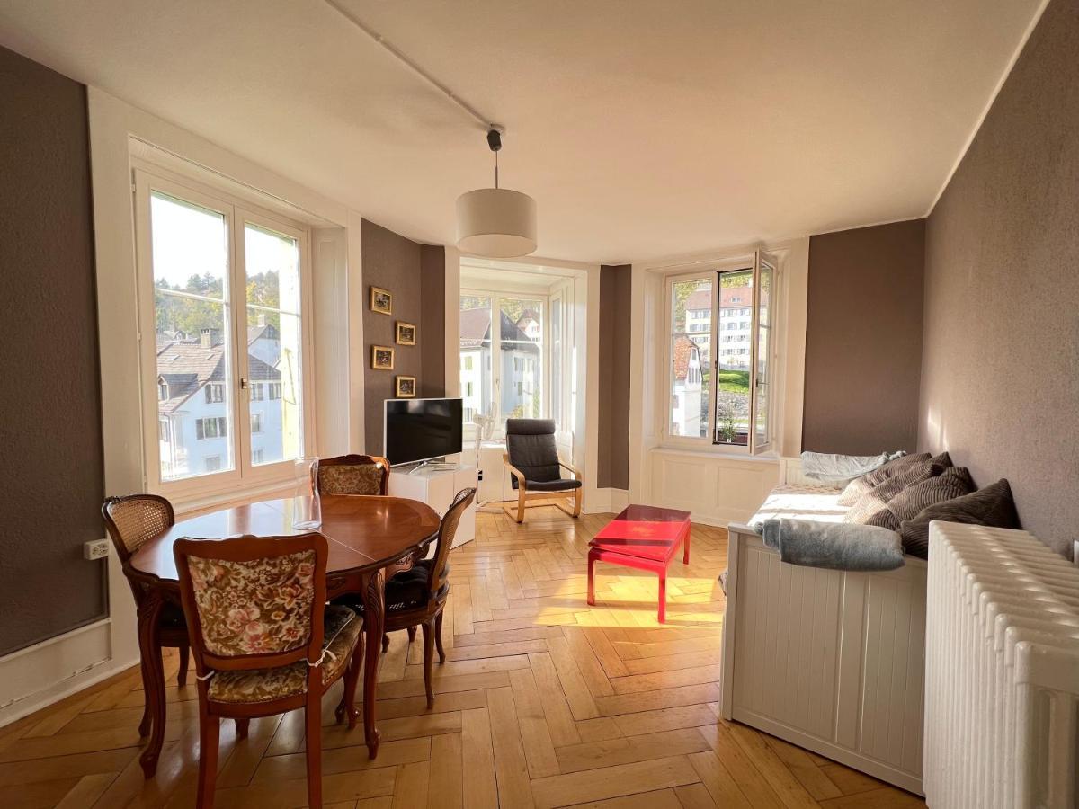 Le Locle : Bel Appartement Chaleureux Extérieur photo