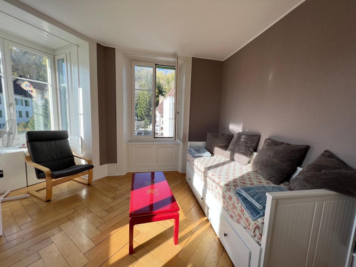 Le Locle : Bel Appartement Chaleureux Extérieur photo